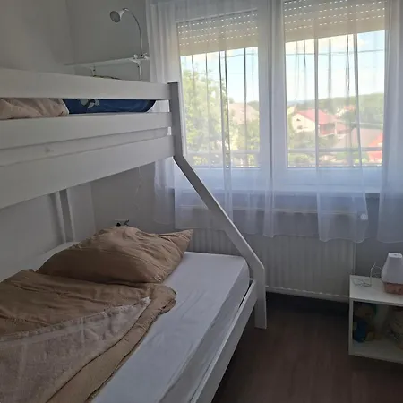 Gyoengyvirag Apartmanhaz
