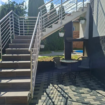 Gyoengyvirag Apartmanhaz 아파트 *