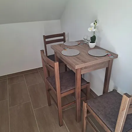 Gyoengyvirag Apartmanhaz * Zalakaros