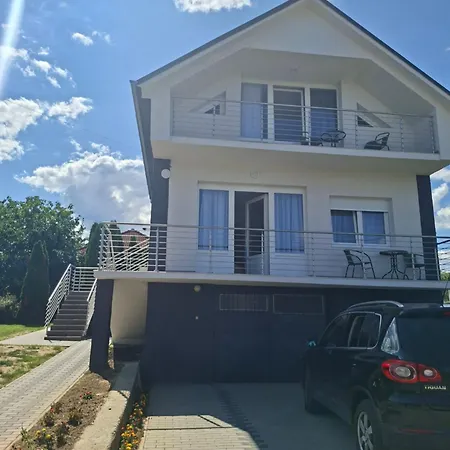 Gyoengyvirag Apartmanhaz *