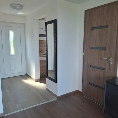 Gyoengyvirag Apartmanhaz *