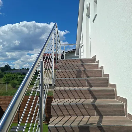 Gyoengyvirag Apartmanhaz * 잘라카로쉬