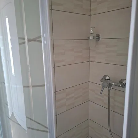 Gyoengyvirag Apartmanhaz