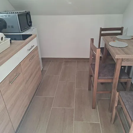 아파트 Gyoengyvirag Apartmanhaz *