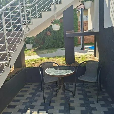 Gyoengyvirag Apartmanhaz 아파트 *