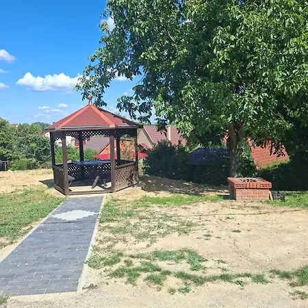 Gyoengyvirag Apartmanhaz