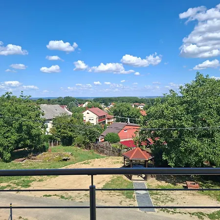 Gyoengyvirag Apartmanhaz *