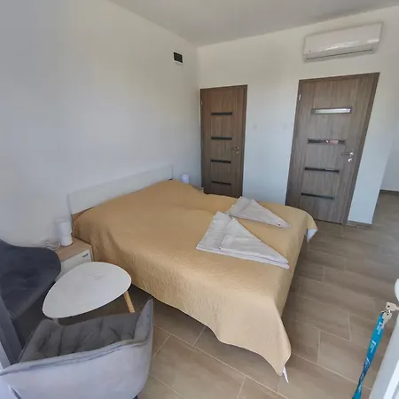 Gyoengyvirag Apartmanhaz * 잘라카로쉬