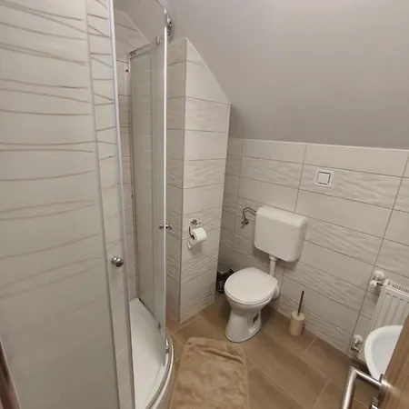 Gyoengyvirag Apartmanhaz 잘라카로쉬