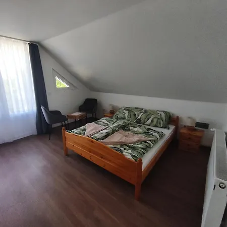 Gyoengyvirag Apartmanhaz Lejlighed *