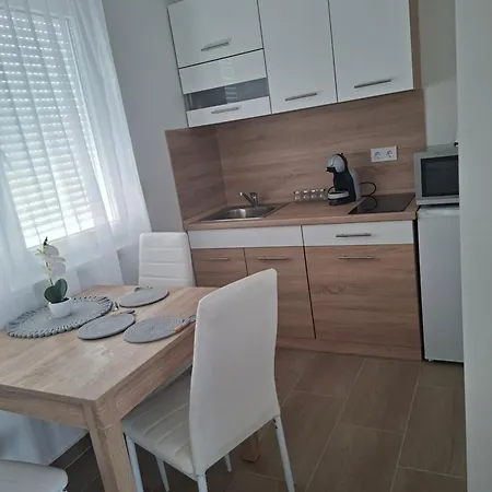 아파트 Gyoengyvirag Apartmanhaz 잘라카로쉬