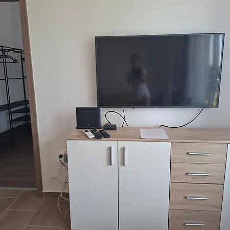 Gyoengyvirag Apartmanhaz * 잘라카로쉬
