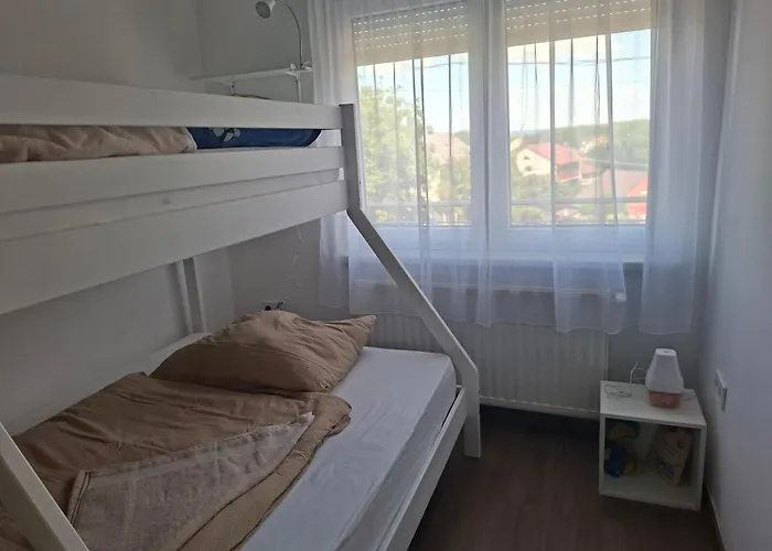Gyoengyvirag Apartmanhaz