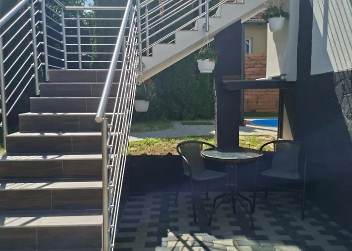 Gyoengyvirag Apartmanhaz דירה *