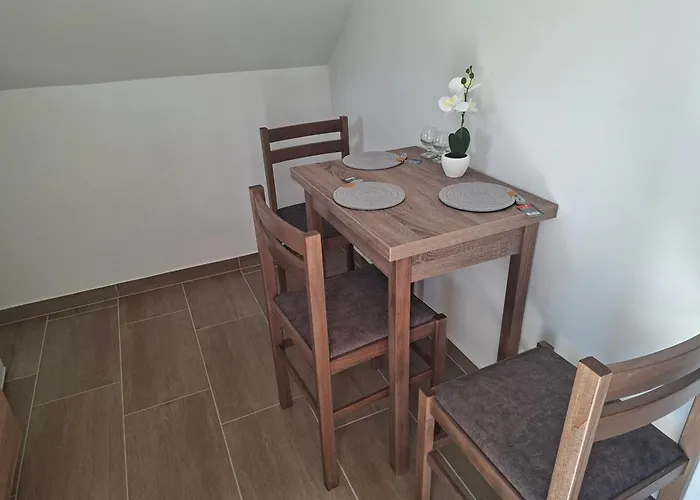 Gyoengyvirag Apartmanhaz * זלקרוס