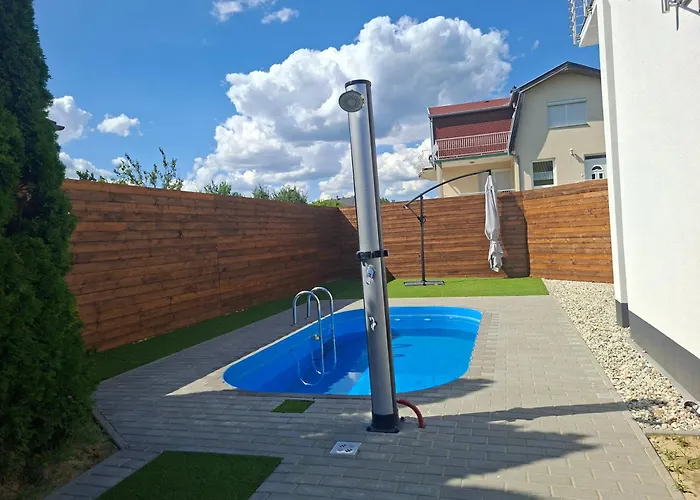 Gyoengyvirag Apartmanhaz