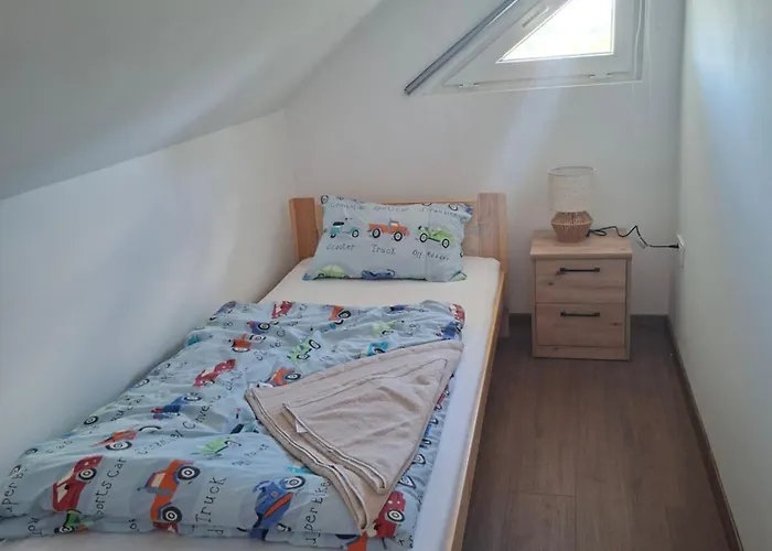 Apartment Gyoengyvirag Apartmanhaz *