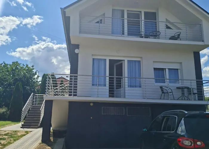 Gyoengyvirag Apartmanhaz *