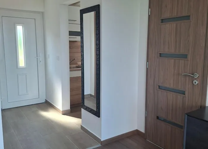 Gyoengyvirag Apartmanhaz *