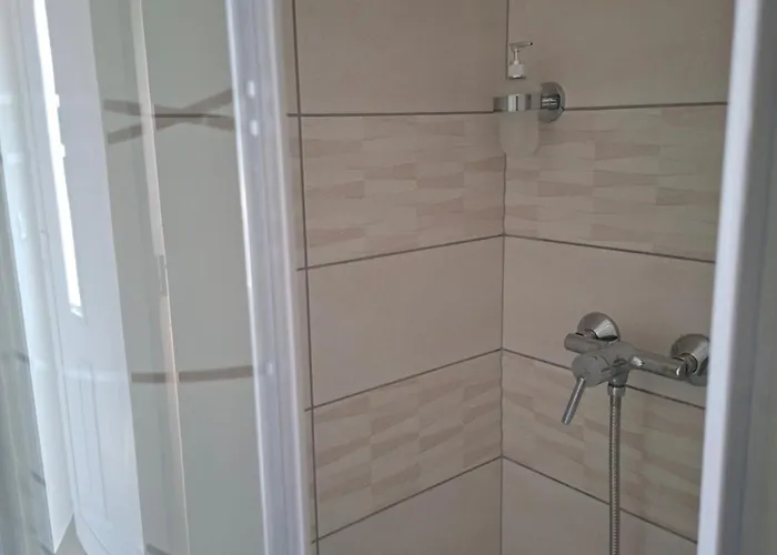 Gyoengyvirag Apartmanhaz