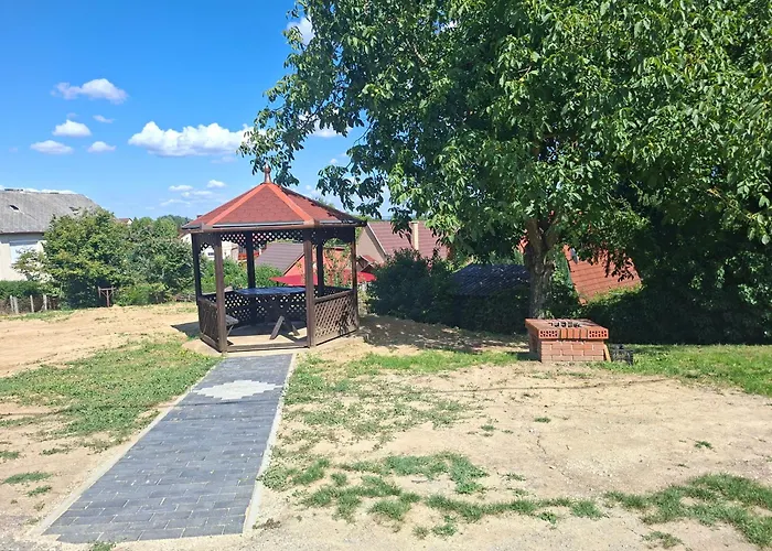 Gyoengyvirag Apartmanhaz