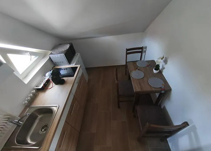 Gyoengyvirag Apartmanhaz דירה זלקרוס