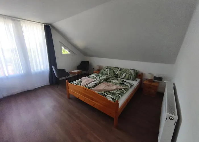 Gyoengyvirag Apartmanhaz דירה *